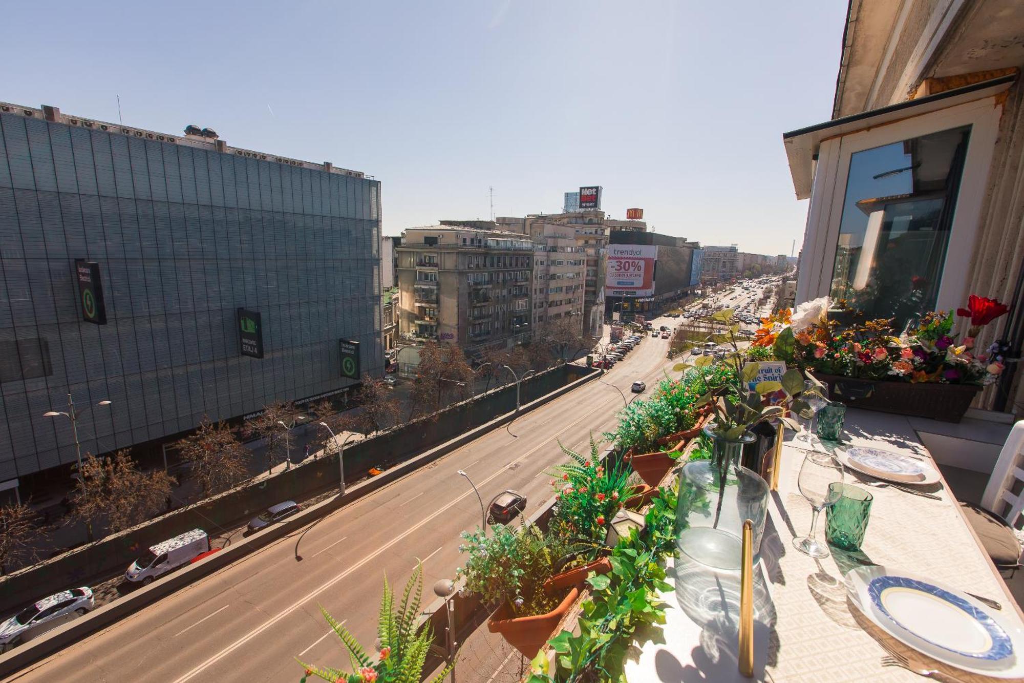 Old Town Apartment With Amazing View From The Balcony Бухарест Экстерьер фото
