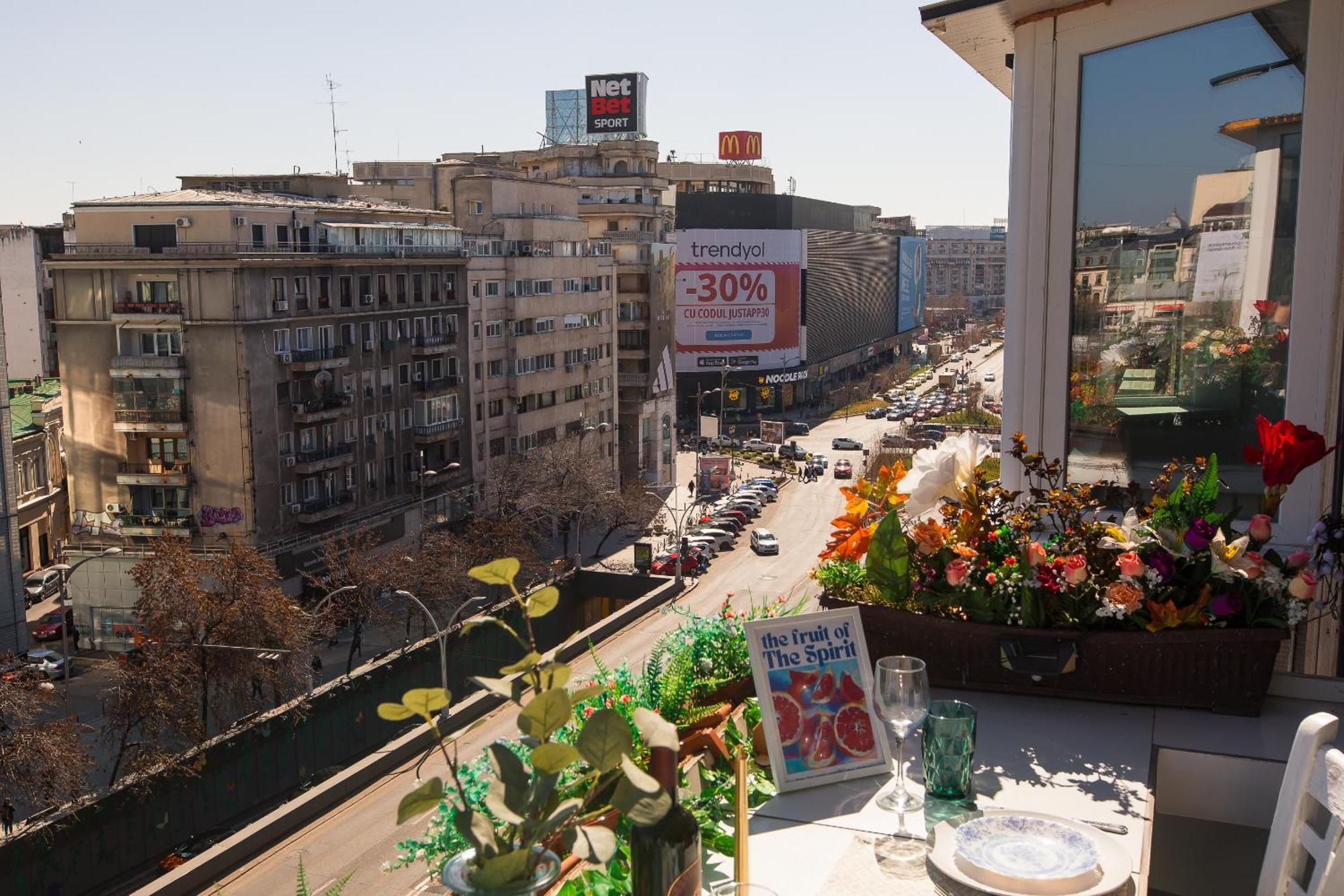 Old Town Apartment With Amazing View From The Balcony Бухарест Экстерьер фото