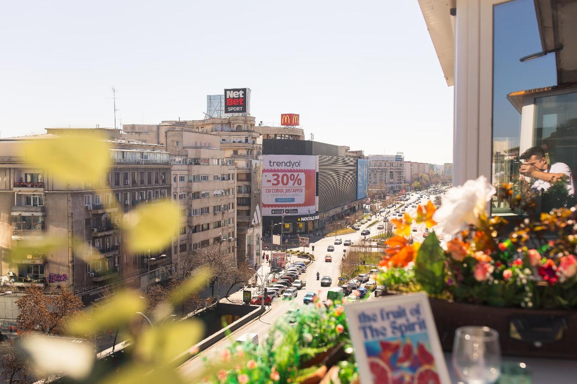 Old Town Apartment With Amazing View From The Balcony Бухарест Экстерьер фото